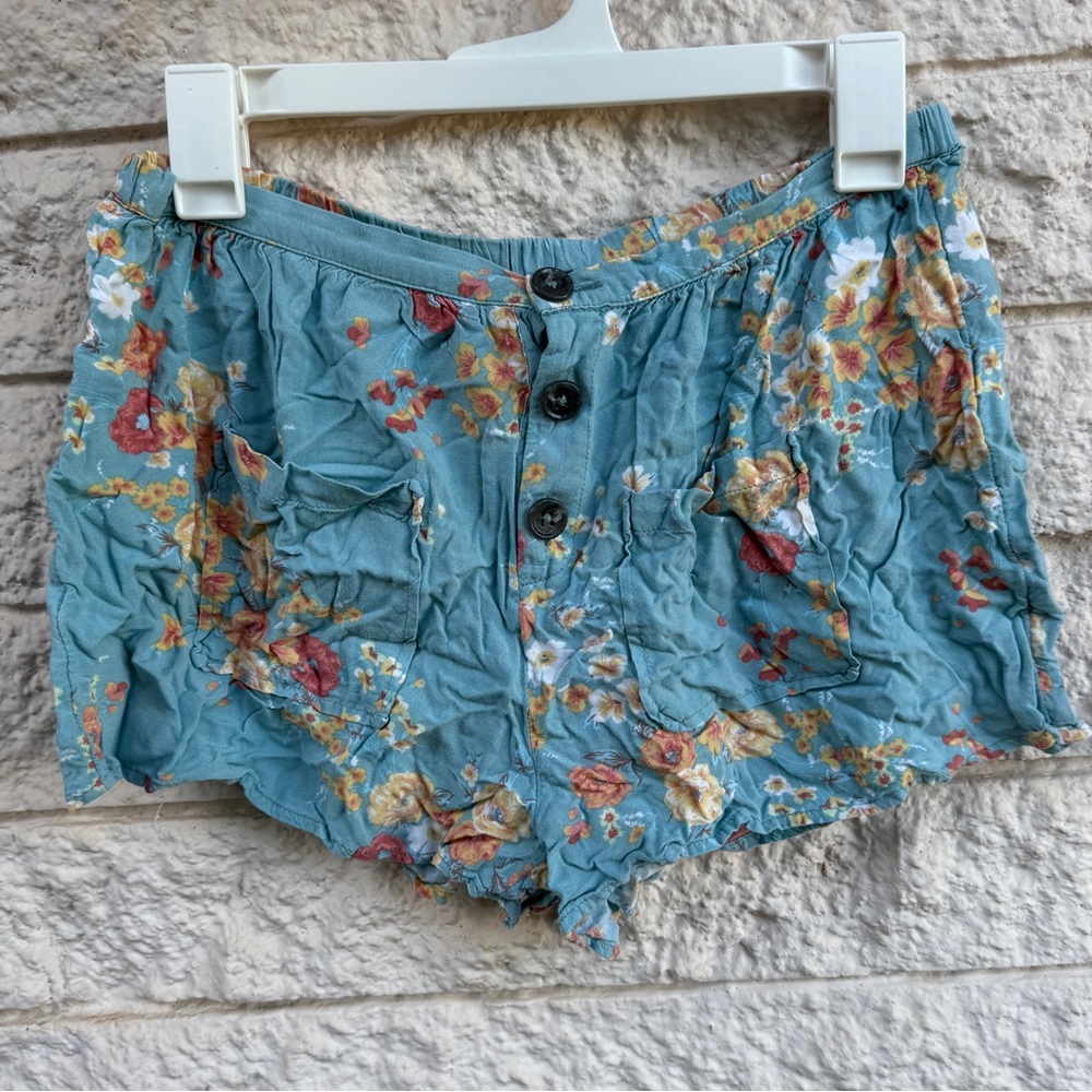 ⭐️O’Neill floral shorts (small)